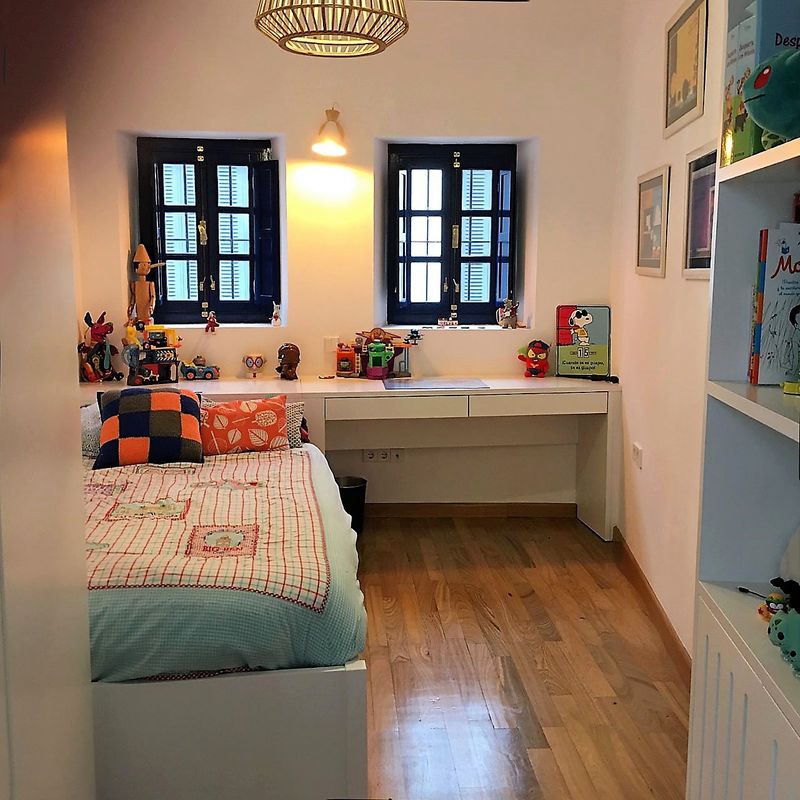 Dormitorio Juvenil con cama turca nido.