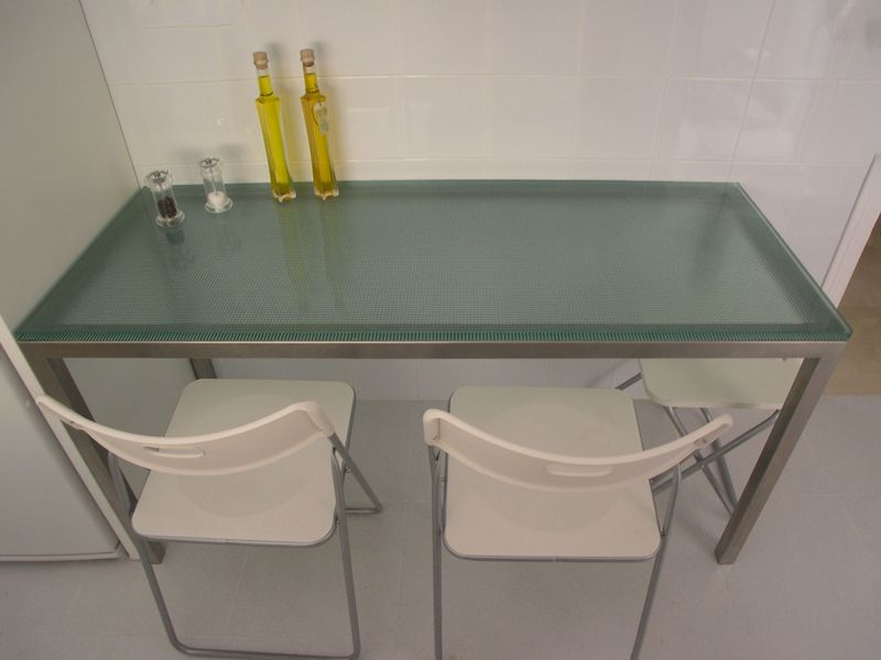 Mesa de cocina en acero inoxidable con encimera de cristal grueso de 15mm